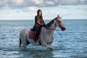 Maurice : Balade à cheval sur la plage déserte de Riambel