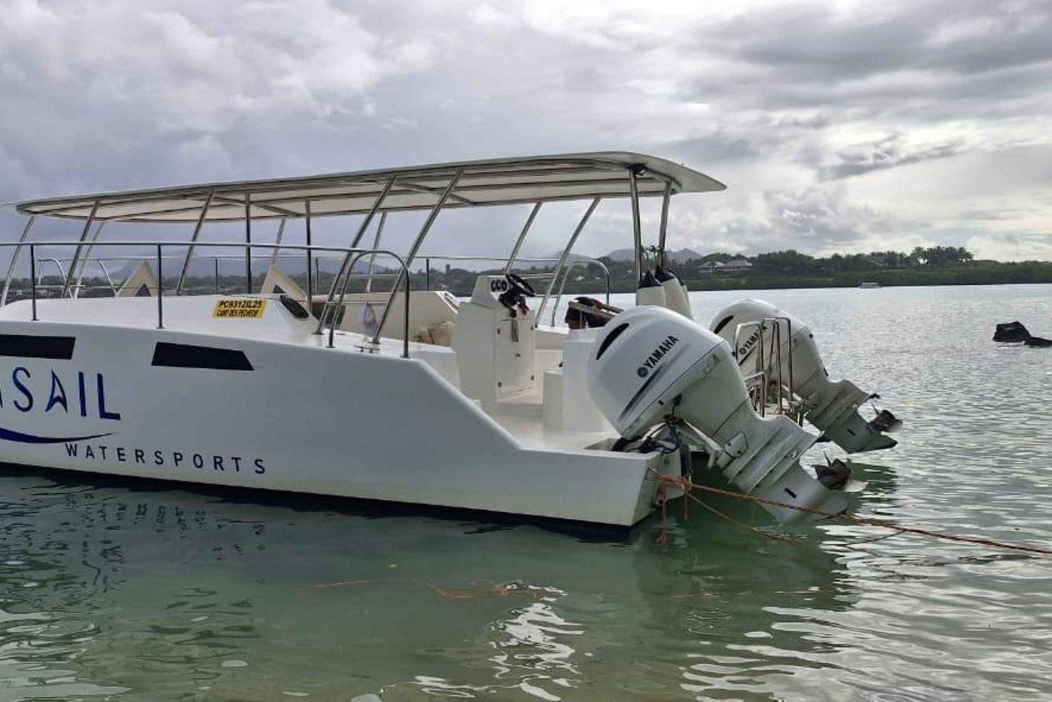 Mauritius: catamarano a Ile aux Cerfs con pranzo, cascata e sega