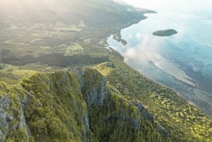 Mauritius: Le Morne Mountain Guided Sunrise Hike and Climb