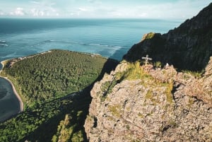 Mauritius: Le Morne Mountain Guided Sunrise Hike and Climb