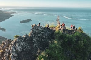 Mauritius: Le Morne Mountain Guided Sunrise Hike and Climb