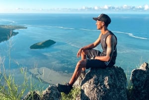 Mauritius: Le Morne Mountain Guided Sunrise Hike and Climb