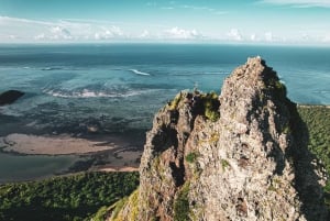Mauritius: Le Morne Mountain Guided Sunrise Hike and Climb