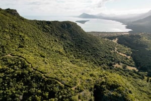 Mauritius: Le Morne Mountain Guided Sunrise Hike and Climb