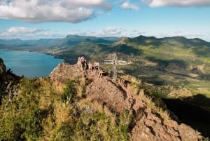 Mauritius: Le Morne Mountain Guided Sunrise Hike and Climb