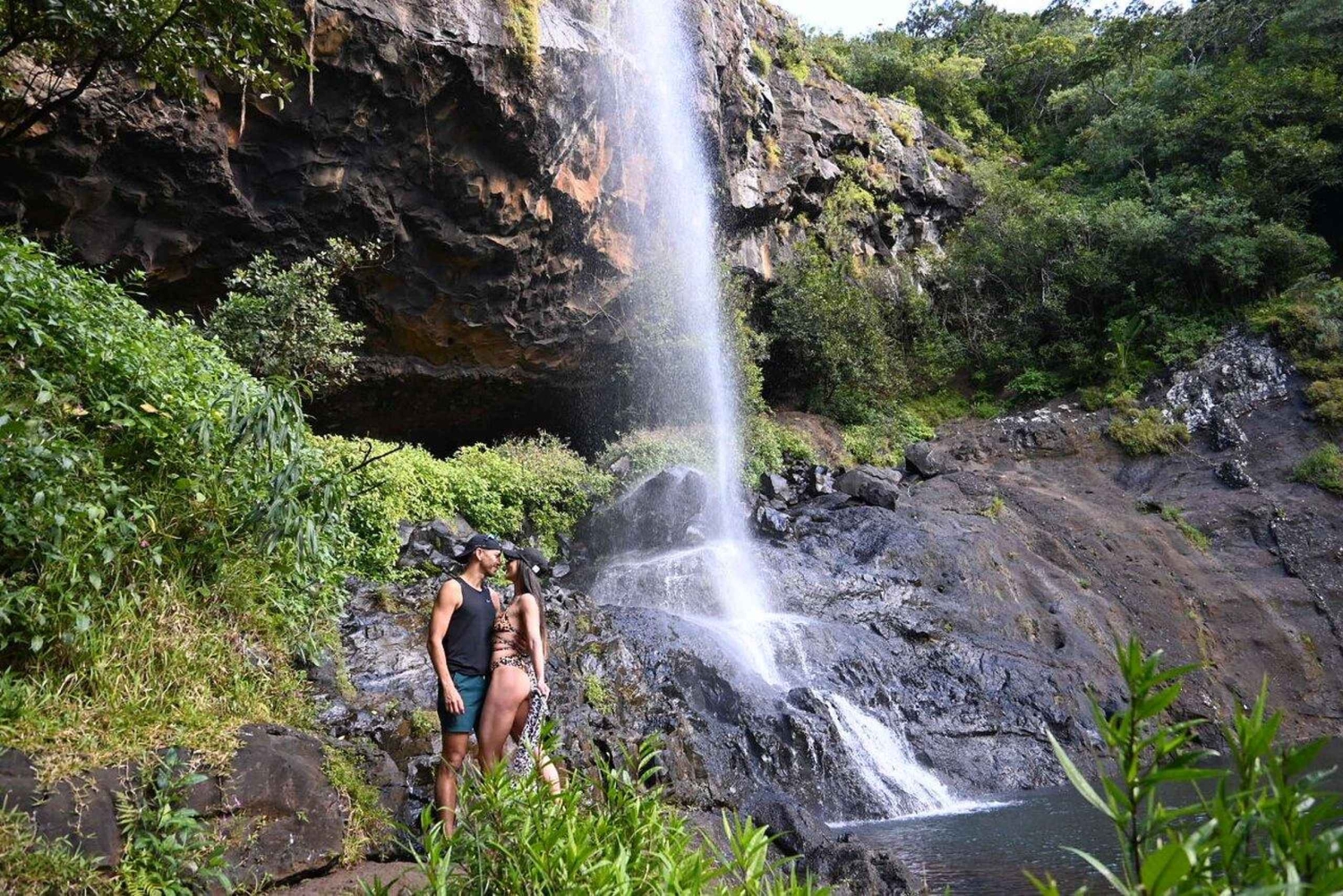 Mauritius: Le Morne & Tamarind Falls Guided Hike & breakfast