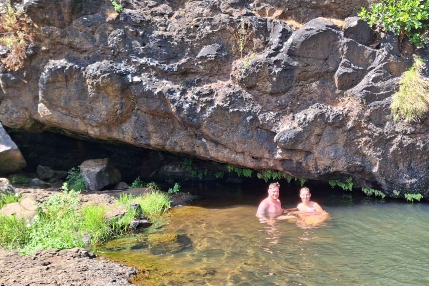 Mauritius: Le Morne & Tamarind Falls Guided Hike & breakfast