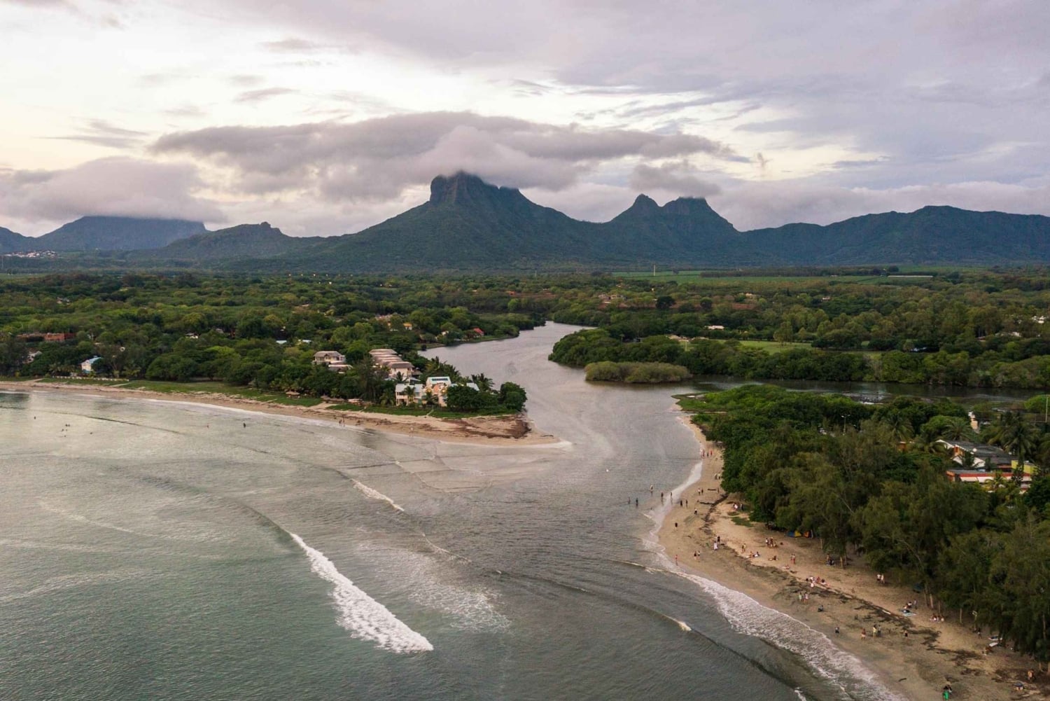 Mauritius like a local: private trip with hotel & activities