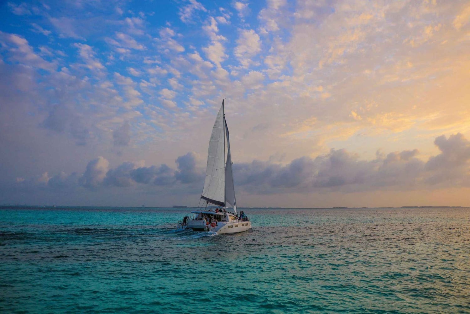 Mauritius: Crociera privata in catamarano al tramonto con cena