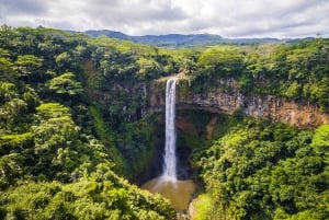 Maurice : Excursion privée dans le sud-ouest de la Terre des 7 couleurs et déjeuner