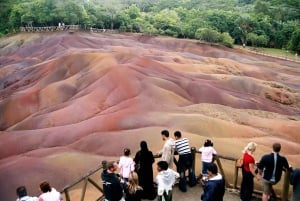 Mauritius: Private South West 7 Colored Earth Tour & Lunch