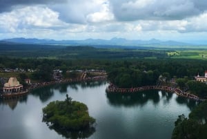 Mauritius: Private South West 7 Colored Earth Tour & Lunch