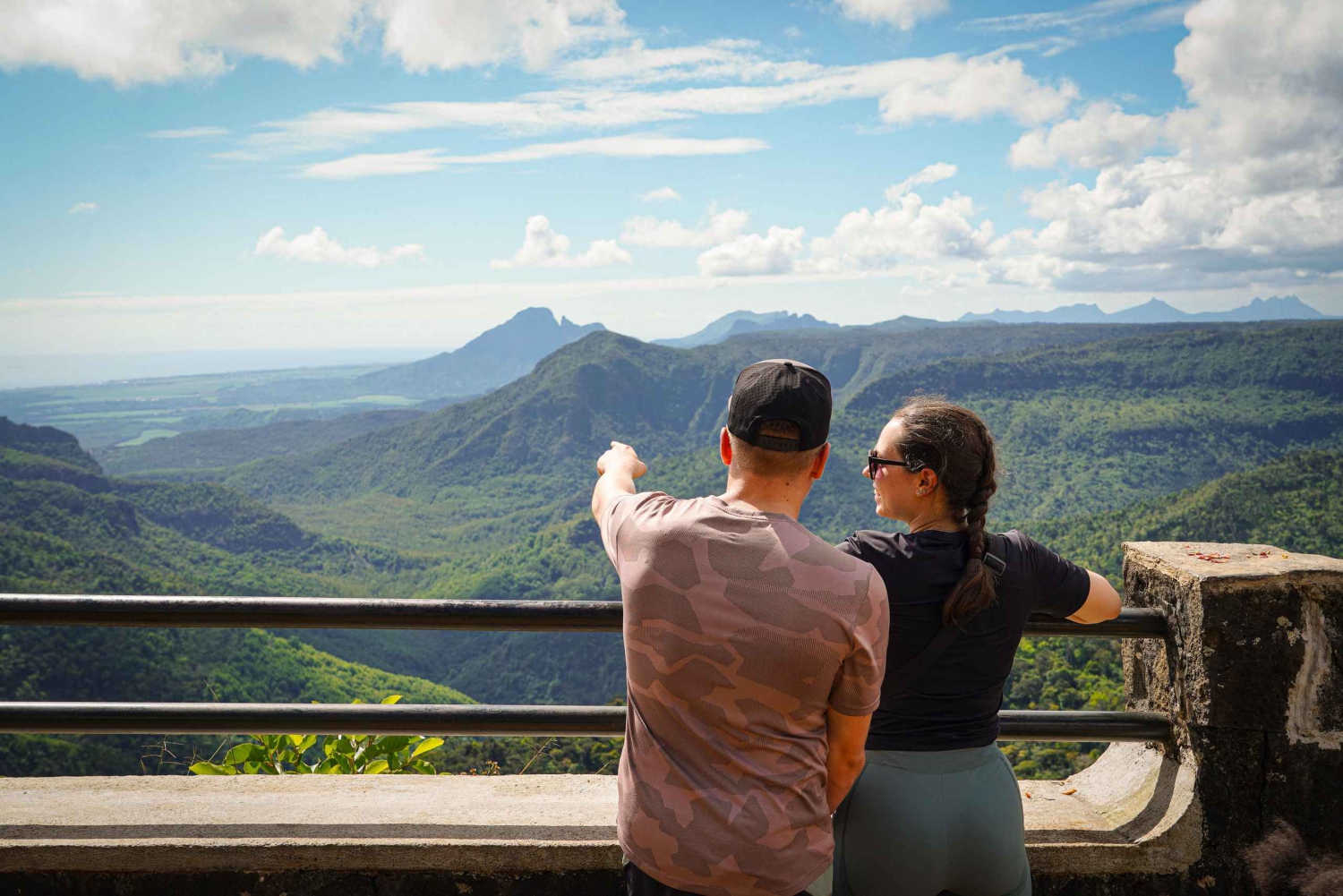 Mauritius: Sunrise Mountain Hike with Southwest Road-trip