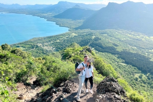 Mauritius: Sunrise Mountain Hike with Southwest Road-trip