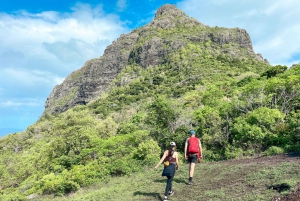 Mauritius: Sunrise Mountain Hike with Southwest Road-trip