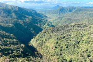 Mauritius: Sunrise Mountain Hike with Southwest Road-trip