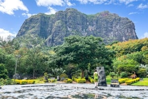 Mauritius: Sunrise Mountain Hike with Southwest Road-trip