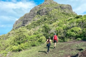 Mauritius: Sunrise Mountain Hike with Southwest Road-trip