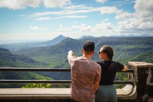 Mauritius: Sunrise Mountain Hike with Southwest Road-trip