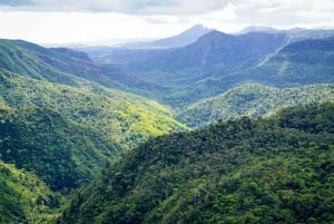 Mauritius: Sunrise Mountain Hike with Southwest Road-trip