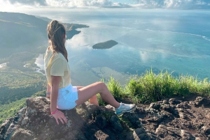 Mauritius: Sunrise Mountain Hike with Southwest Road-trip