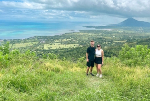 Mauritius: Sunrise Mountain Hike with Southwest Road-trip
