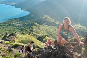 Mauritius: Sunrise Mountain Hike with Southwest Road-trip