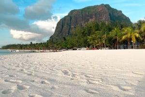 Mauritius: Sunrise Mountain Hike with Southwest Road-trip