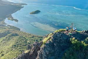 Mauritius: Sunrise Mountain Hike with Southwest Road-trip
