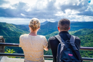 Mauritius: Sunrise Mountain Hike with Southwest Road-trip