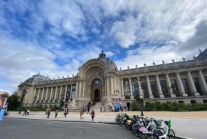 Paris: World's Fair Monuments Guided Walking Tour