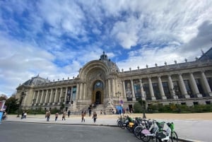 Paris: World's Fair Monuments Guided Walking Tour