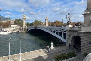 Paris: World's Fair Monuments Guided Walking Tour