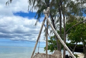 'Pieds dans l'eau': Snorkel & have Lunch on 'Benitier island