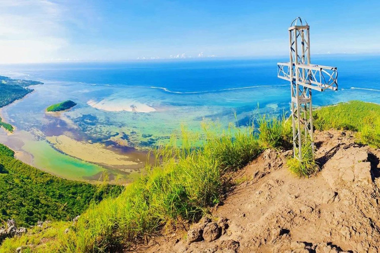 Private Hiking le Morne Mountain & Lunch at Ilot Fourneau