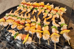 Aventura ecológica com baleias e golfinhos e churrasco na Ilha Benitier