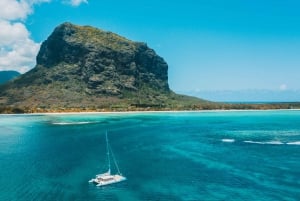 Südwestlich von Mauritius: Katamaran-Kreuzfahrt mit Schnorcheln