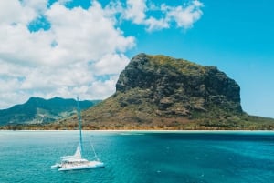 Südwestlich von Mauritius: Katamaran-Kreuzfahrt mit Schnorcheln