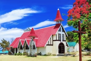 La chapelle rouge, le jardin, l'histoire, le château et les meilleures nouilles du monde