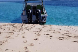 Grand Baie: prywatna wycieczka łodzią na trzy wyspy i grill na plaży