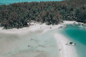 Trou d'Eau Douce: Speedboat Tour to Ile aux Cerfs with Lunch