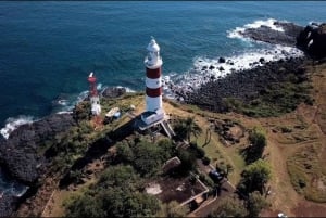 Escapada al atardecer: faro y crucero en catamarán