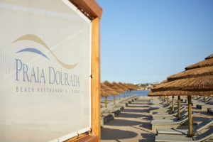 Armação Beach Club opens with 20% off at beachside restaurants