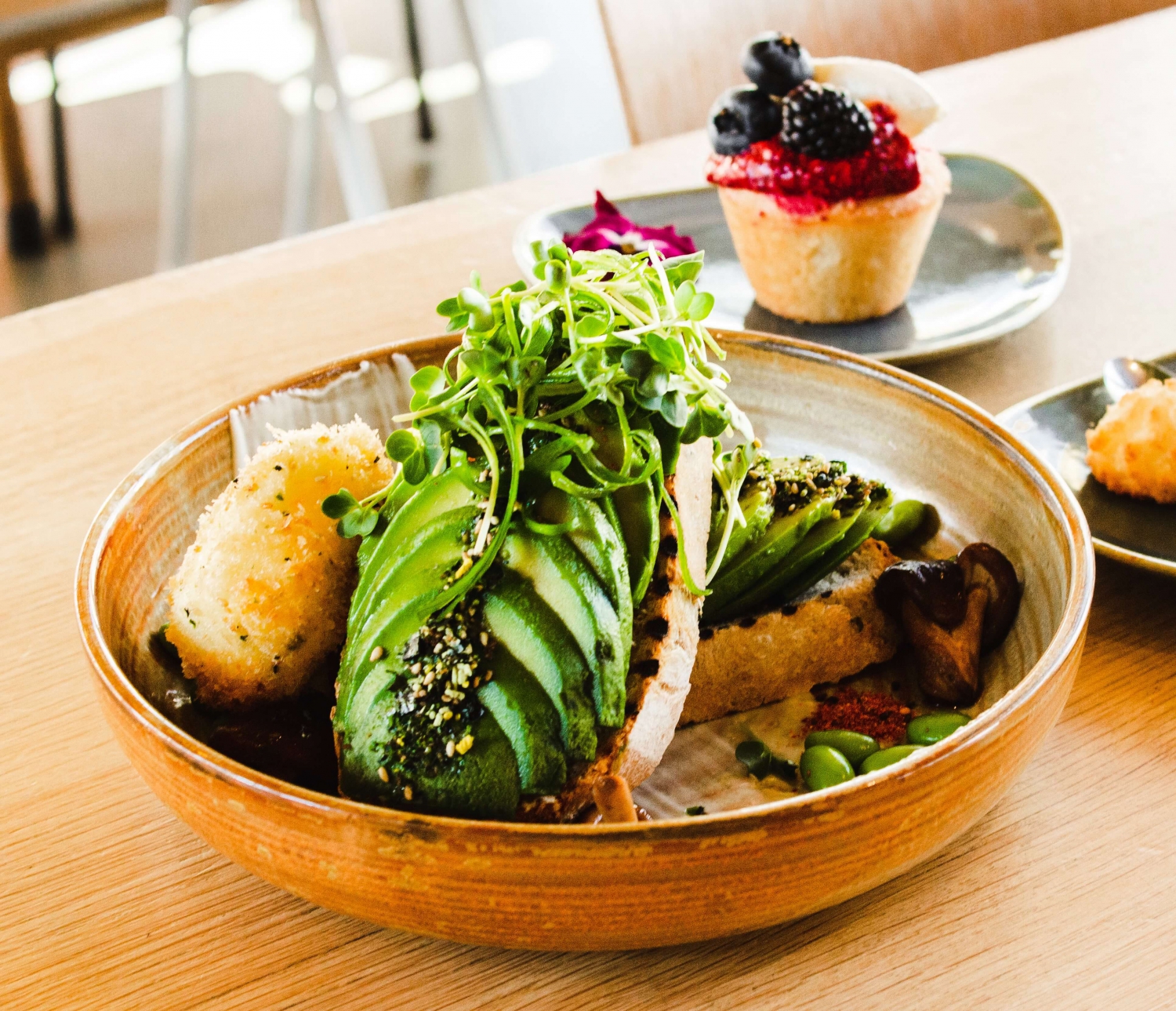 vegetable bowl with slices of bread