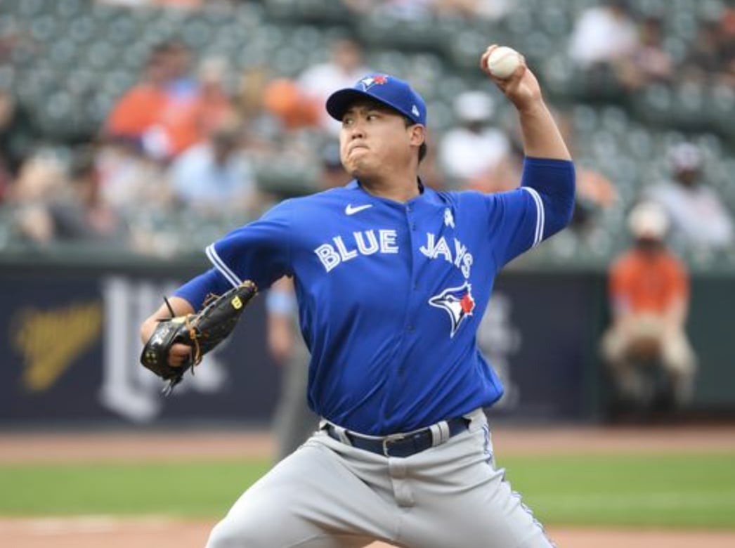 Ryu Hyun-jin Releases Photos Ahead of Wedding Next Week