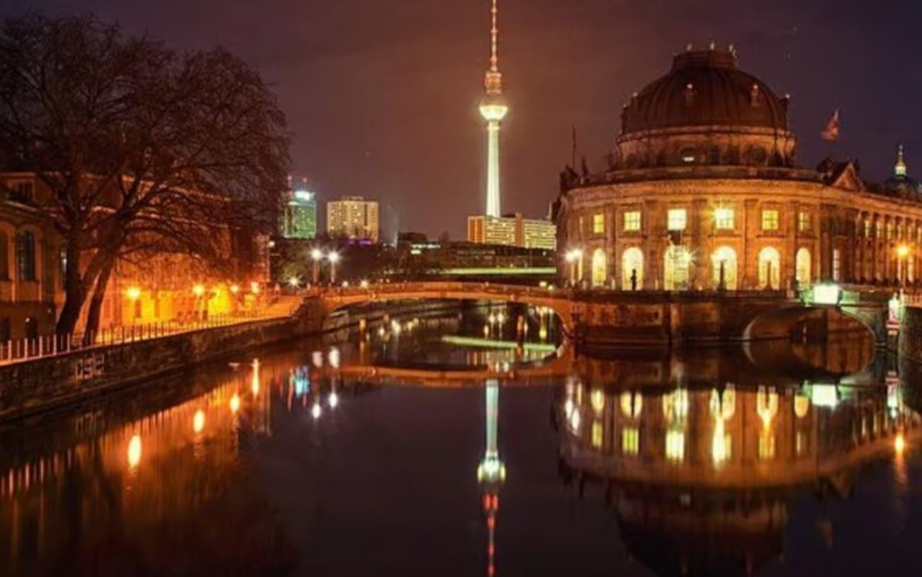 Berlin-Christmas-Market-Cruise-Festive-River-Adventure