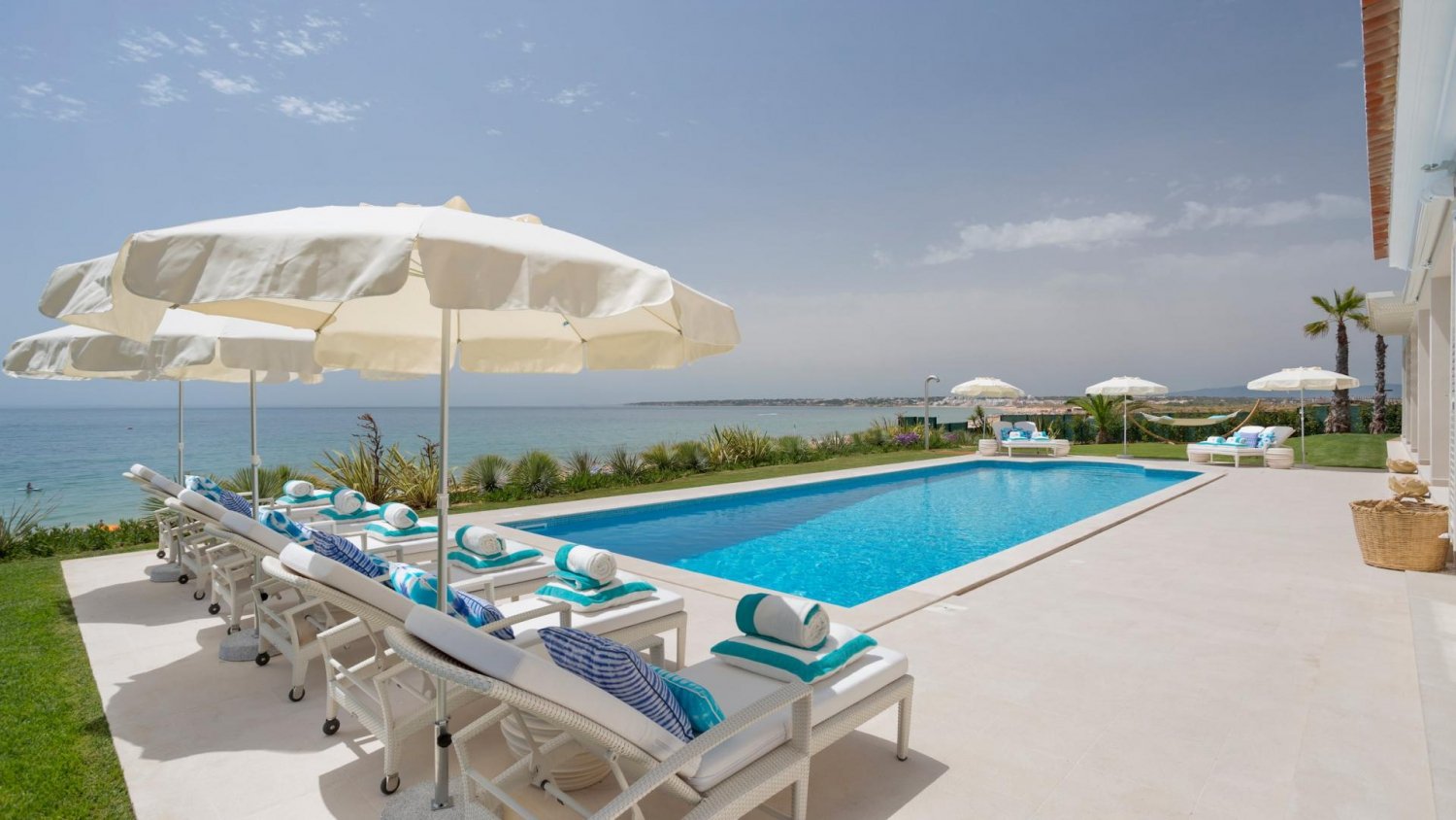 The ultimate beach villa? Villa Hibiscus Beach House by VILA VITA Collection
