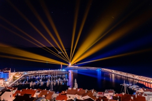 Lightwave Lustica Bay Light Show