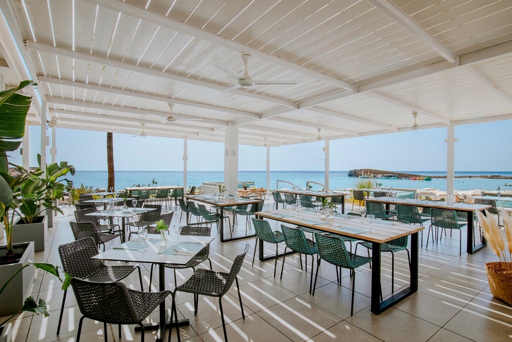 Taverna Nissi by the sea