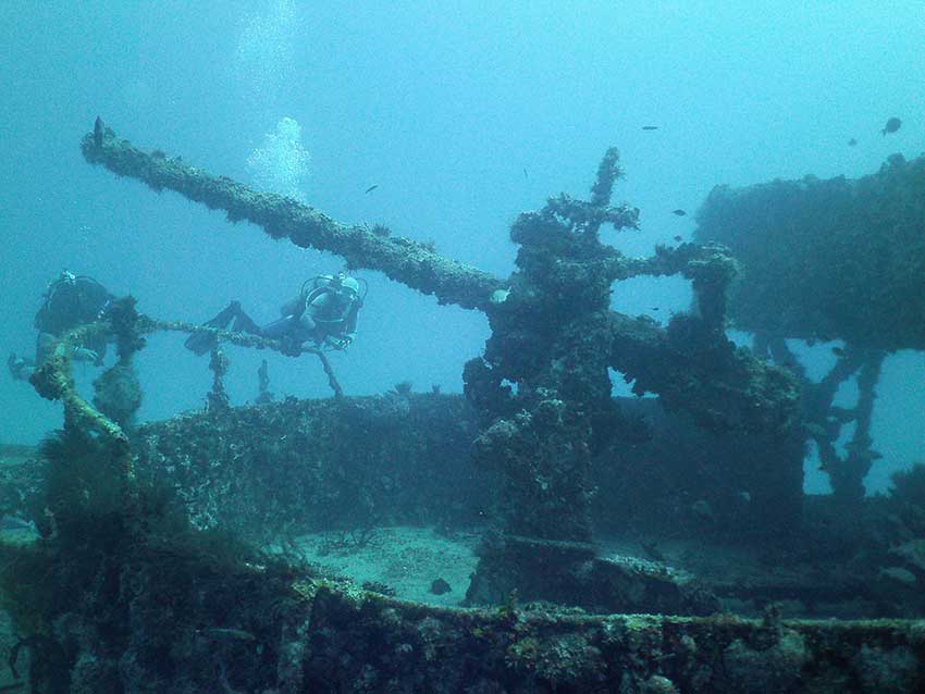 Blue Experience - Shipwreck Diving in Puerto Morelos